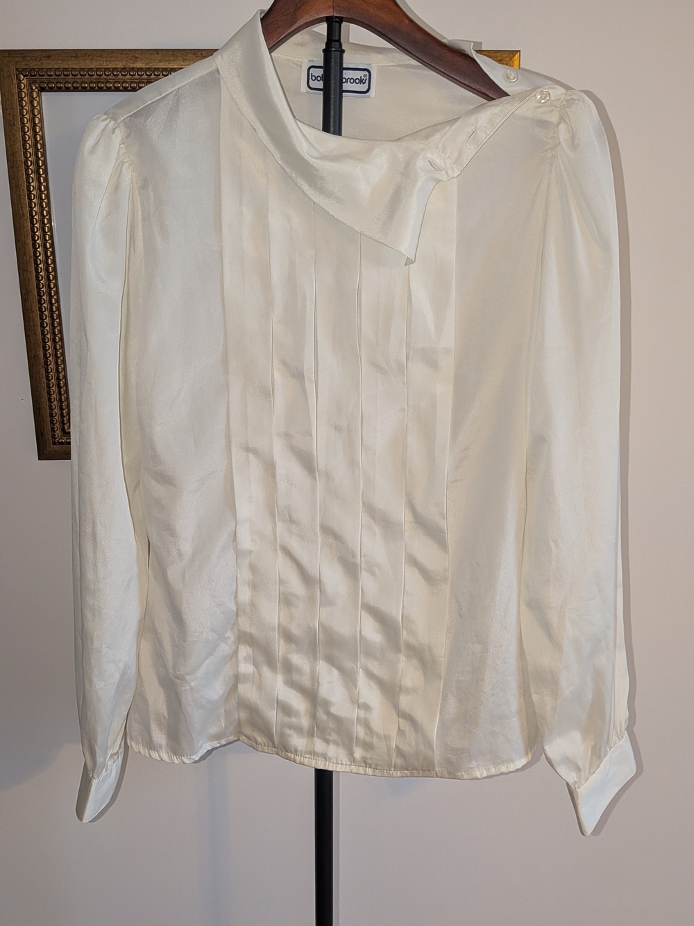 Bobbie Brooks Ivory Silky Blouse Pleated Front Tie Neck Puff Sleeve Vintage Styl